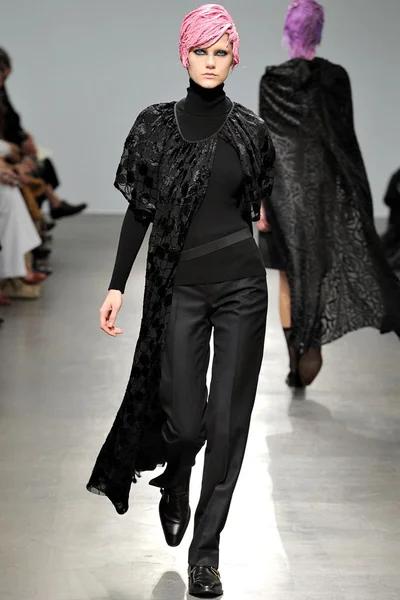 Look 50